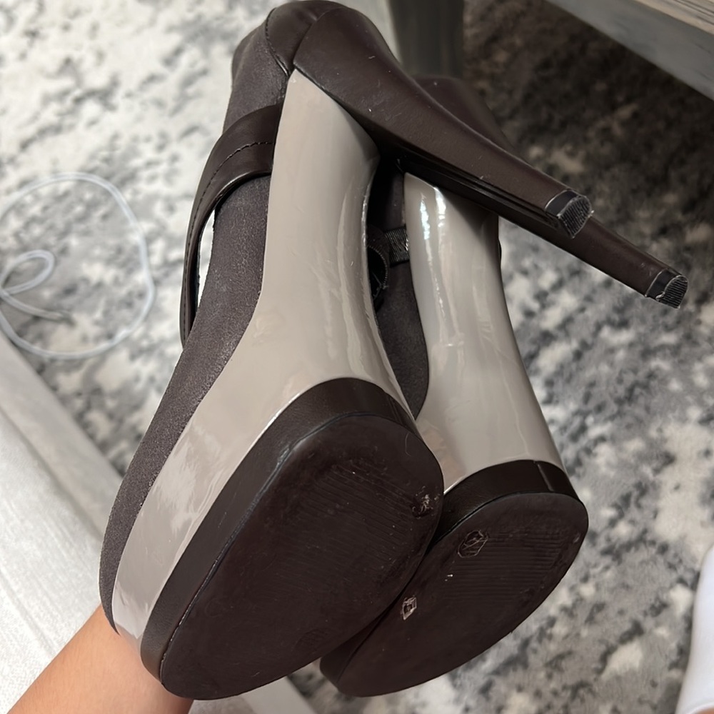 Heels - Picture 3 of 4